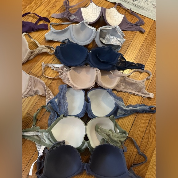 Victoria's Secret bundle Lace and Solid Bra Collection - 11 bras - Picture 5 of 6